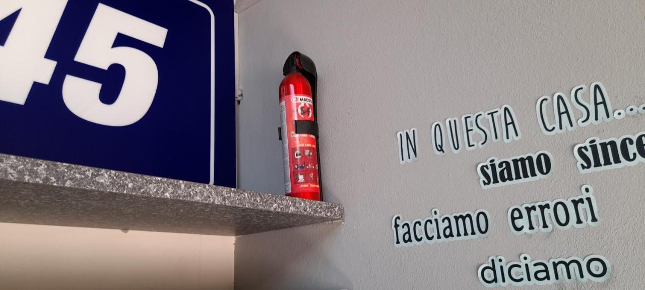Corte Cavour. Una Mansarda Nel Cuore Della Citta Ravenna Exteriör bild