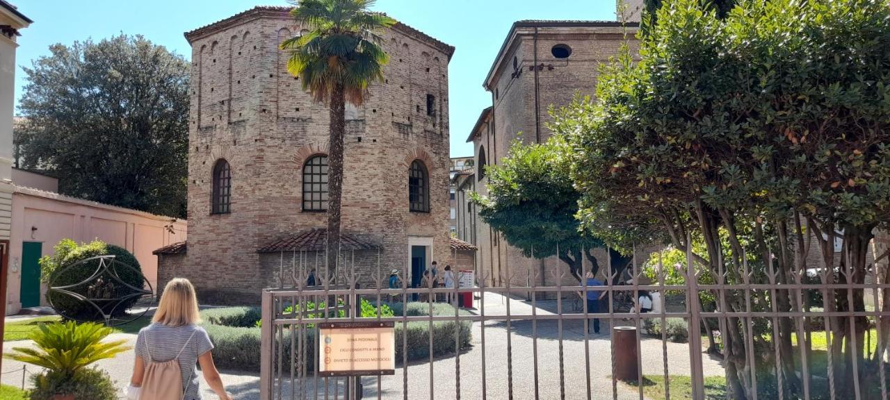 Corte Cavour. Una Mansarda Nel Cuore Della Citta Ravenna Exteriör bild