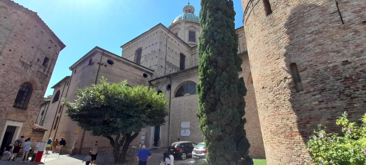 Corte Cavour. Una Mansarda Nel Cuore Della Citta Ravenna Exteriör bild