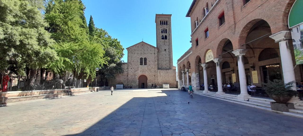 Corte Cavour. Una Mansarda Nel Cuore Della Citta Ravenna Exteriör bild