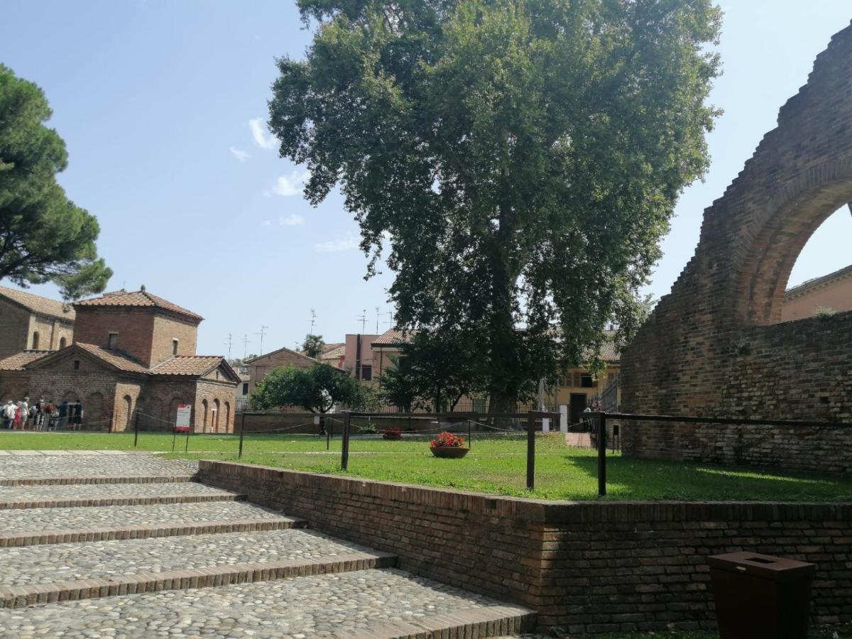 Corte Cavour. Una Mansarda Nel Cuore Della Citta Ravenna Exteriör bild